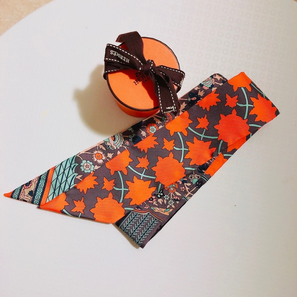 Hermès Twilly scarf